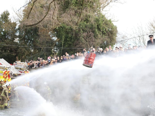 Geddington Volunteer Fire Brigade take on Northants Fire and Rescue:Geddington Boxing Day Squirt