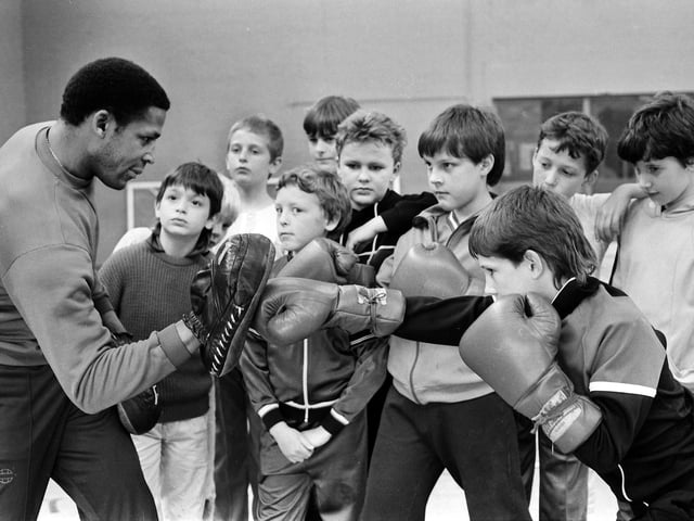 1987 BOXING TUITION FOR BOYS