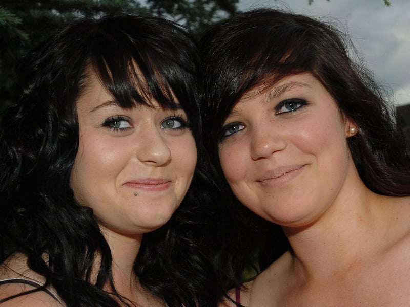 Wrenn School Prom: Beth McInness and Robyn Brooks. 2009
19/06/09