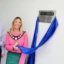 The Mayor of Kettering unveiled a commemorative plaque at AM Labels Limited to mark the company’s 30th anniversary with Tony Mariani, managing director/IMG