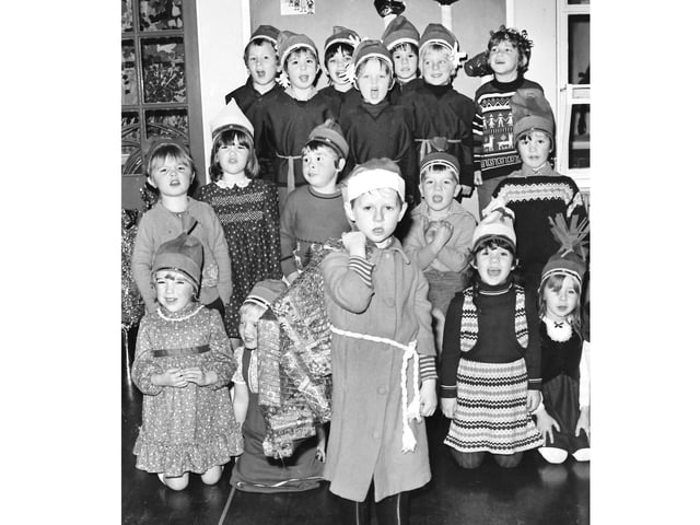 1981 HENRY GOTCH  INFANTS CHRISTMAS PLAY Retro Christmas pictures from the 1980s:Christmas in the 1980s