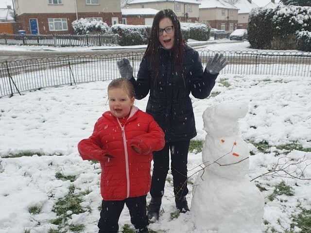 Another great snowman! This picture was sent in by Louise Linnell
