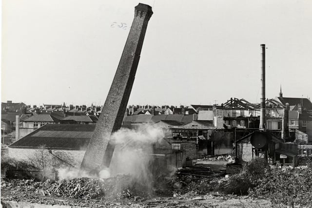 Demolition of the chimney at the old swimming baths in Kettering on November 13, 1985