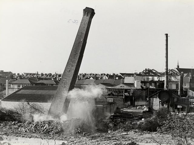 Demolition of the chimney at the old swimming baths in Kettering on November 13, 1985