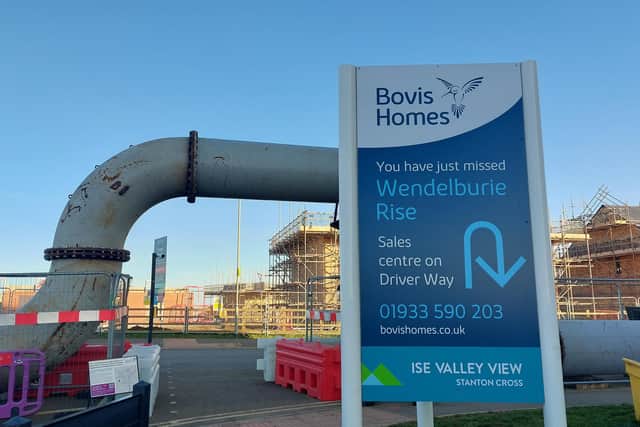 The pipe runs adjacent to Wendelburie Rise