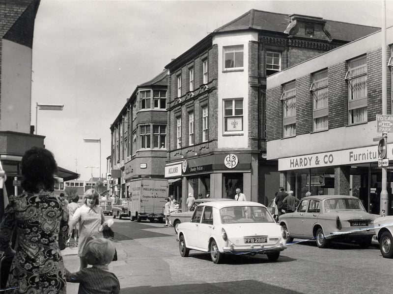 High Street, with Hardy's Furniture on the left - now a Costa Coffee