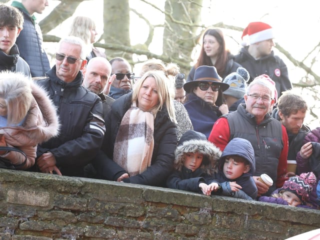 Geddington Volunteer Fire Brigade take on Northants Fire and Rescue:Geddington Boxing Day Squirt