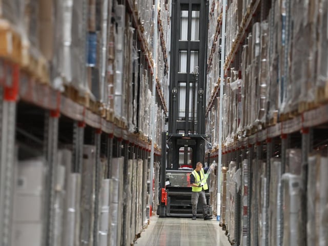The average volumes of total goods passing through the warehouse is nearly 20,000 per day, including bottled goods and healthcare equipment pallets