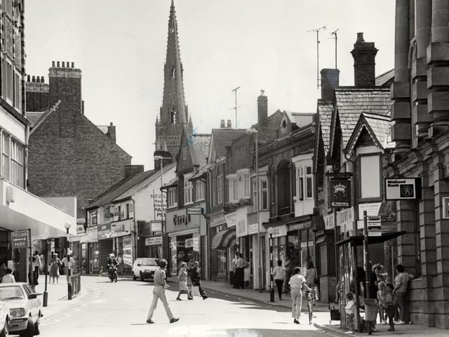 Rushden High Street in 1986 - the Midland Bank - now HSBC one of the few remaining banks in the town