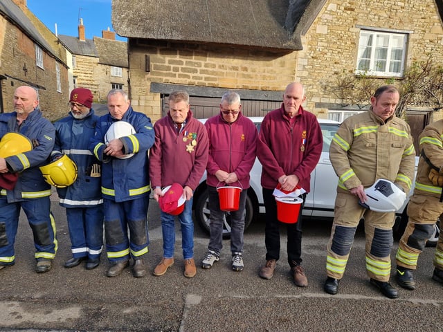 Geddington Volunteer Fire Brigade take on Northants Fire and Rescue:Geddington Boxing Day Squirt