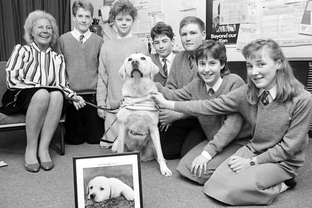 Daphne Sharman in 1988 with Latimer School pupils