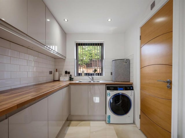 This converted chapel dates back to the twentieth century. The current owners built an extension in 2017.