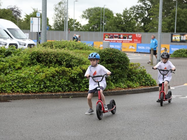 School pupils take part in the Kids of Steel mini triathlon in Corby/IMG