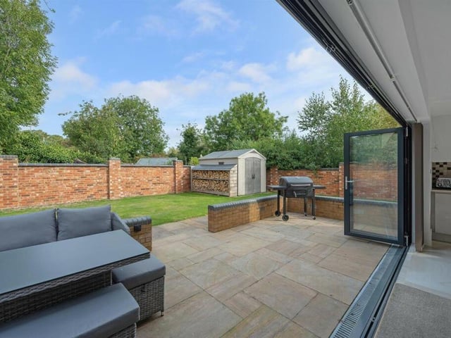This converted chapel dates back to the twentieth century. The current owners built an extension in 2017.