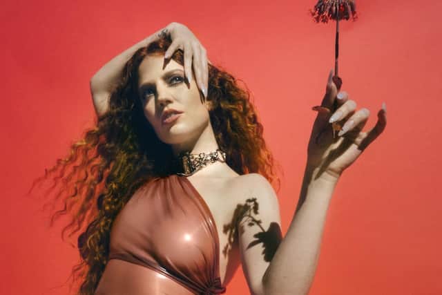 Jess Glynne.