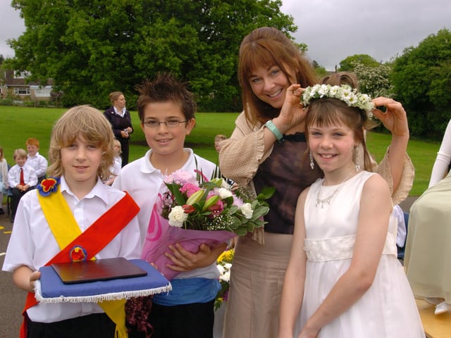 Stanion,Primary School, May Day celebrations, May Queen, Maria Charles is crowned by her mum Sara ,looking on l to r, crown bearer Harry Beasant and Alex Vujatovic who 2006
