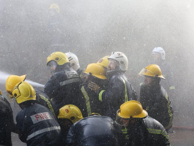 Geddington Volunteer Fire Brigade take on Northants Fire and Rescue:Geddington Boxing Day Squirt
