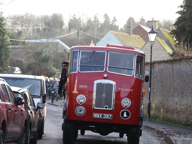 Geddington Volunteer Fire Brigade take on Northants Fire and Rescue:Geddington Boxing Day Squirt