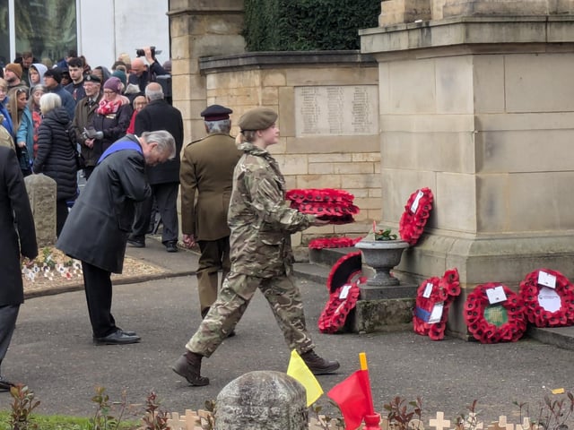 Remembrance Sunday in Wellingborough - Hundreds pay their respects at war memorial
