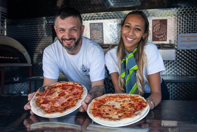 BN - 06072024-19 - Myah from Barratt Homes serving pizzas with Liviu from Romanelli