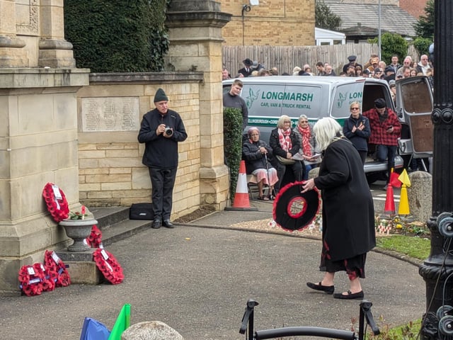 Remembrance Sunday in Wellingborough - Hundreds pay their respects at war memorial