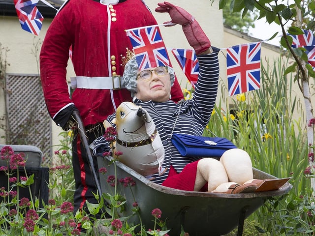 Cranford wheelbarrow trail shows a relaxed Queen