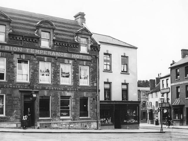 The Albion Temperance Hotel in Market Place Kettering sits on the 'footprint' of where Prezzo and the recently-vacated Jurassic Grill Every Picture Tells a Story by Dave Clemo
