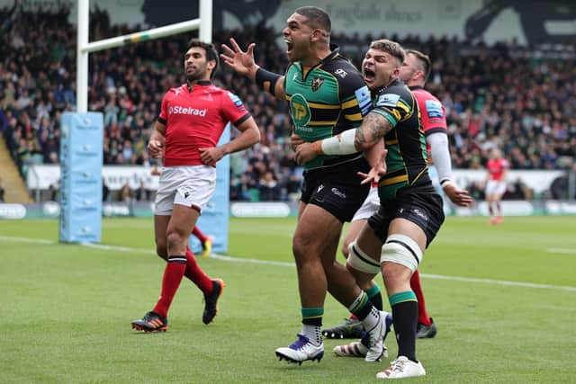 Sam Matavesi scored two tries during a sizzling first-half display from Saints