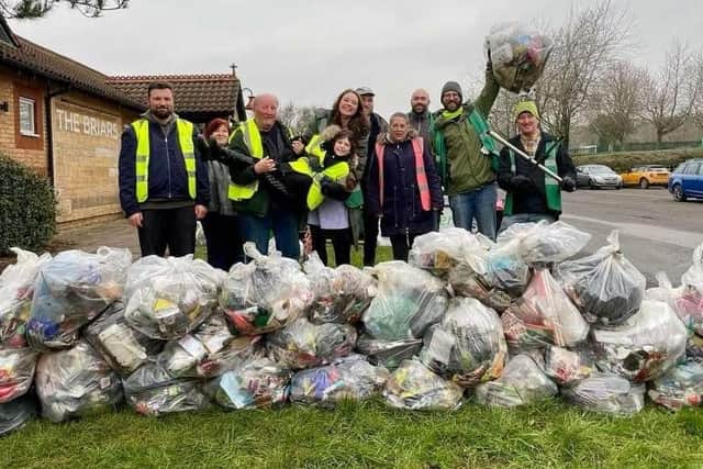 Volunteers clean up Brambleside/UGC
