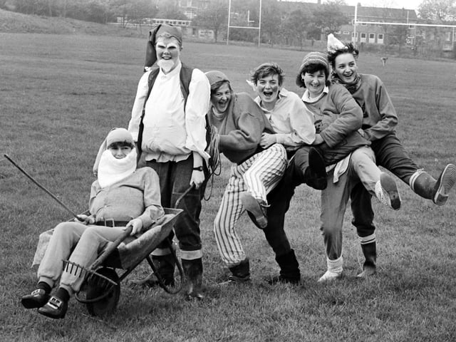 1987 FANCY DRESS WHEELBARROW RACES KETTERING
