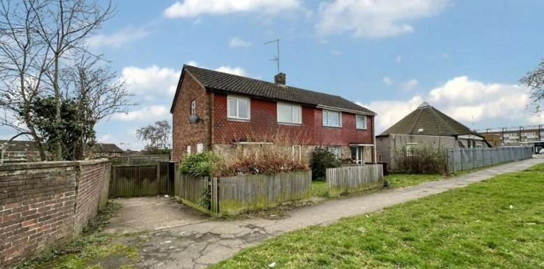 This semi in Gunthorpe Place has as guide price of £90,000 and sits in a lovely quiet street with good access for Farmstead Road shops. It last sold for £212,000 in 2021.