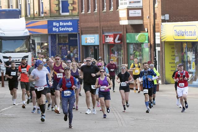 Kettering half marathon and 5k runners in High Street / Glyn Dobbs