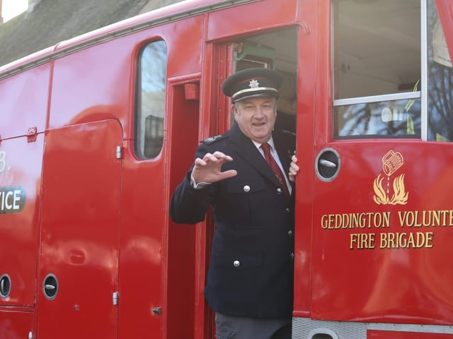 Geddington Volunteer Fire Brigade take on Northants Fire and Rescue:Geddington Boxing Day Squirt