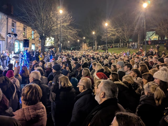 Thousands gather in Earls Barton Square for annual carol service