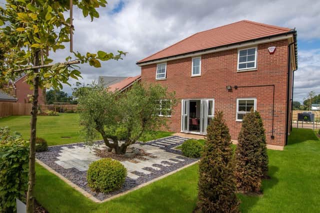 DWSM - UnSug - The garden in a show home at Overstone Gate