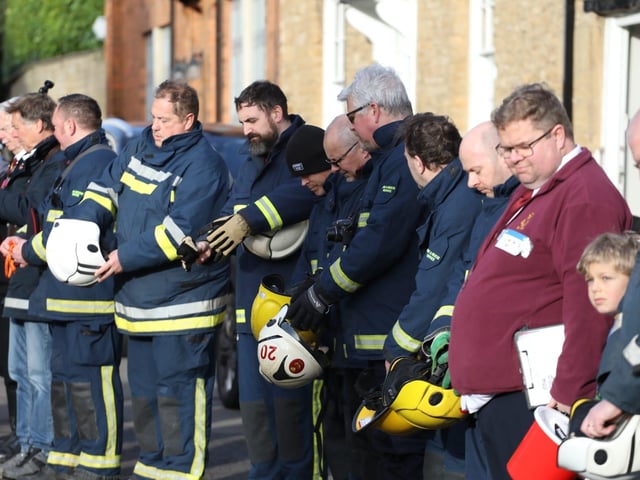 Geddington Volunteer Fire Brigade take on Northants Fire and Rescue:Geddington Boxing Day Squirt