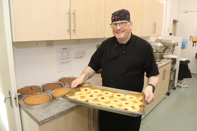 Wayne Sutton chef at Marlow House in Desborough wit h the pineapple upside-down cake/National World