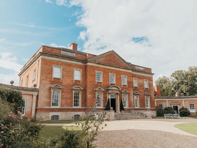 Join Kelmarsh Hall for a fabulous Spring Fair this Easter weekend and welcome in the new season. Enjoy a wonderful family day out with a variety of stallholders, spring gardens in bloom, and plenty to explore across the estate. With lakeside and woodland walks, the Hall open to visitors, an Easter egg hunt, and creative workshops, there’s something for everyone to enjoy. https://kelmarsh.com/