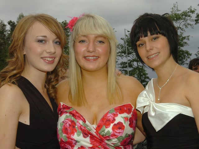 Katherine Henderson, Amanda Templeton-King and Nicole Wilson at prom 2009