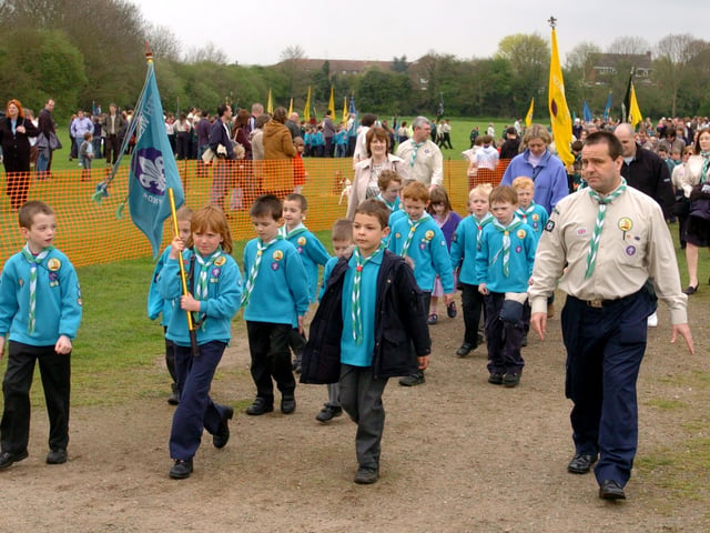 Wellingborough, Dale End,  St Georges Day Parade sets off 2006