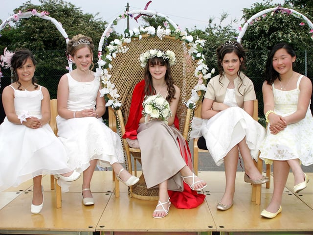 Stanion School 2008
Lara Parekh-Downes,10,Abigail Bailey,11,May Queen Emma Dean,11, Ellis Gadsby,11, Harriet Woodward,11