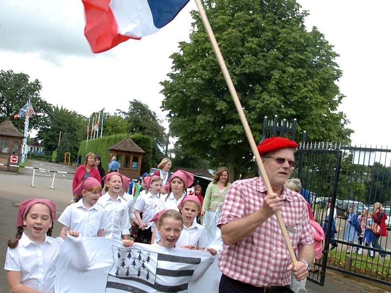 Leading the way is 'H' Graham Holloway with Barton Seagrave Primary pupils