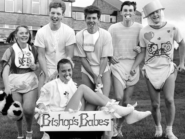 1987 FANCY DRESS WHEELBARROW RACES KETTERING
