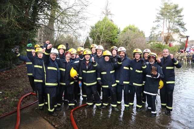 Geddington Volunteer Fire Brigade take on Northants Fire and Rescue:Geddington Boxing Day Squirt
