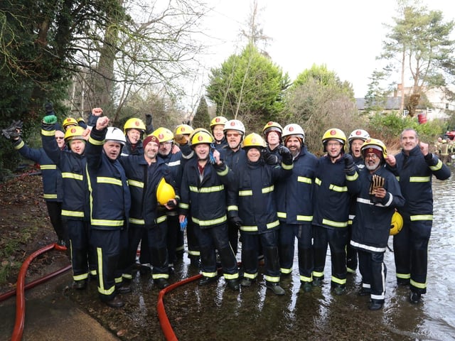 Geddington Volunteer Fire Brigade take on Northants Fire and Rescue:Geddington Boxing Day Squirt