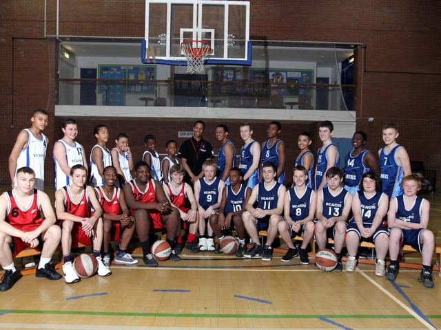 Weavers School Years 8/9/10/11 have become district basketball champions. 2010