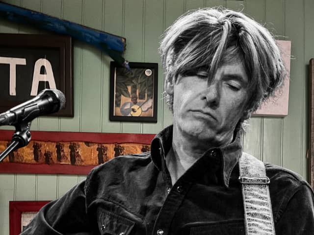 Bernard Butler is returning to Esquires.