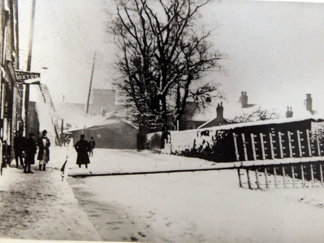 The great blizzard of March 1916 brings down phone lines in Rectory Road, Rushden, outside Coxton Shoe Company (Picture originally submitted by Eric Fowell)