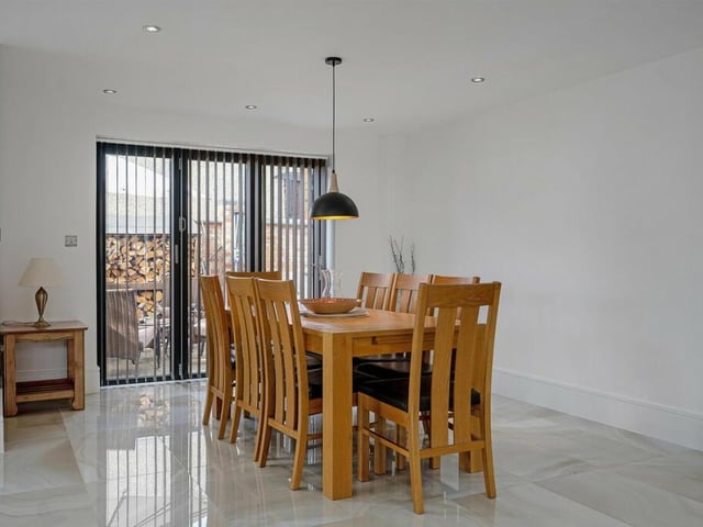 This converted chapel dates back to the twentieth century. The current owners built an extension in 2017.