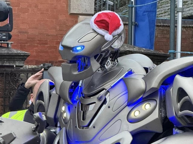 Christmas arrives in Rushden as crowd gathers in town centre for annual switch on